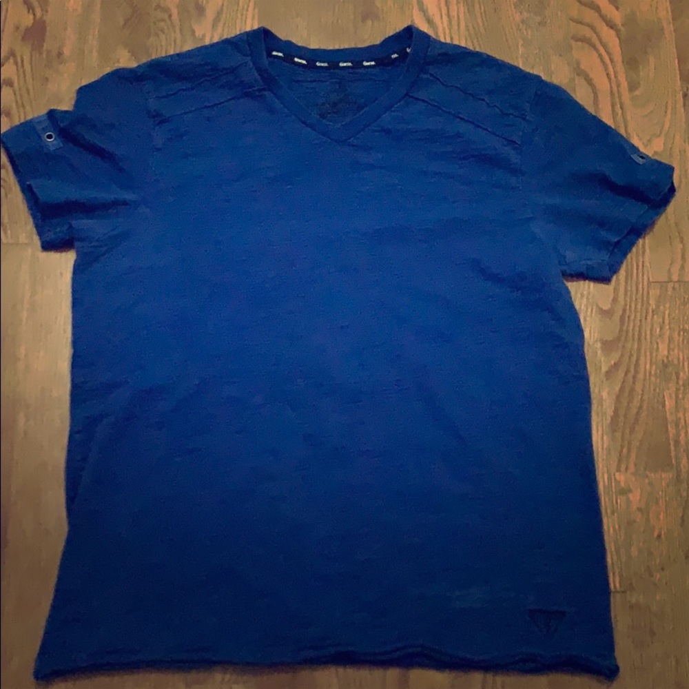 Guess V-neck